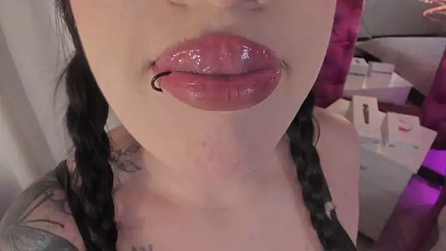 Snapshot of Nara_belen chatting on 10-16-25, 04:02 Nara belen online show from 10-16-25, 04:02