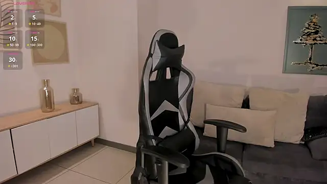 EllaClark online show from 10-18-25, 04:30