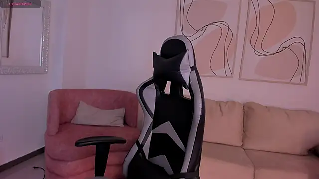 EllaClark online show from 10-20-25, 03:56