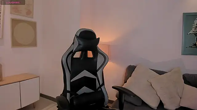 EllaClark online show from 11-01-25, 06:10