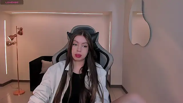 EllaClark online show from 11-15-25, 06:48