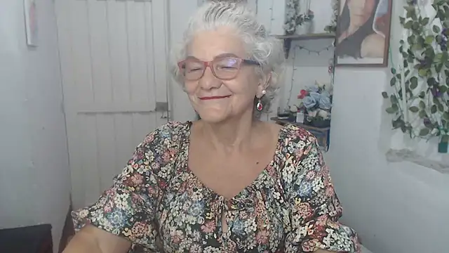 FunnyGrandma online show from 09-18-25, 01:40