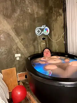 valentinny online show from 11-08-25, 02:45