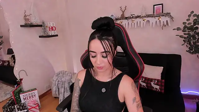 EmmyEvans1 online show from 11-12-25, 09:03