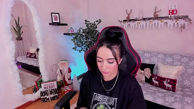 EmmyEvans1 online show from 11-23-25, 07:46