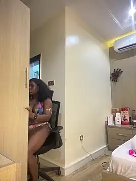 Snapshot of Sweetbootty chatting on 11-18-25, 07:07 Sweetbootty online show from 11-18-25, 07:07