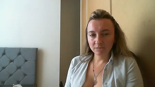 SusanCurt online show from 11-18-25, 01:04