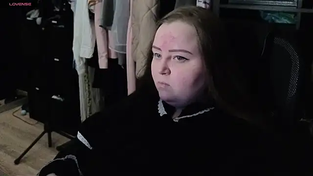 EMMA  CONNOR online show from 10-17-25, 12:01