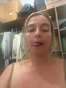 Snapshot of moniquerainx chatting on 02-28-26, 03:07 moniquerainx online show from 02-28-26, 03:07