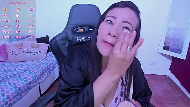 esmeralda milf online show from 03-18-25, 08:48