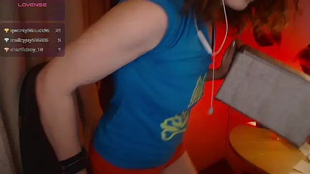 Snapshot of JohansonKatie chatting on 01-06-25, 12:59 JohansonKatie online show from 01-06-25, 12:59