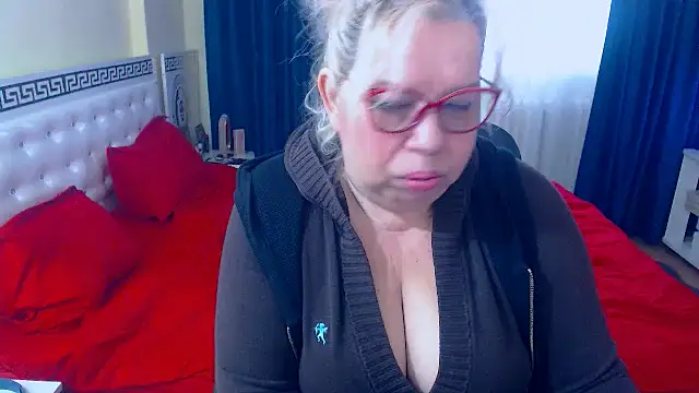 SonyaHotMilf online show from 12-17-25, 09:37