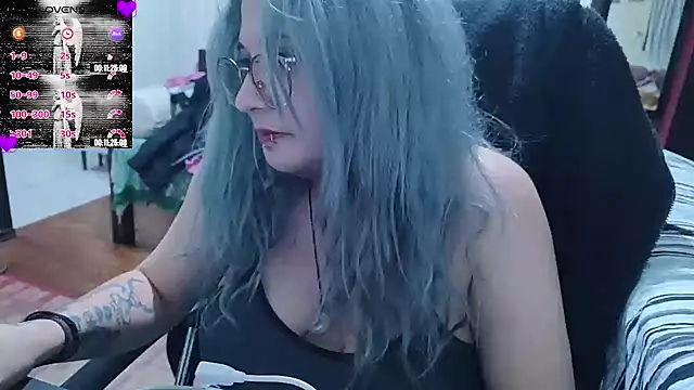 Snapshot of ElfGrey chatting on 09-22-25, 04:47 ElfGrey online show from 09-22-25, 04:47