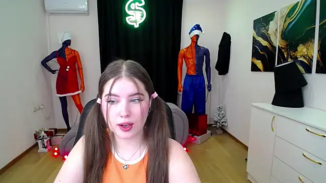 NicoleFoxery online show from 12-30-24, 06:20