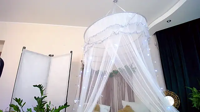 NicoleFoxery online show from 01-24-25, 06:24