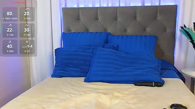 Ariana Petite online show from 12-18-25, 12:17