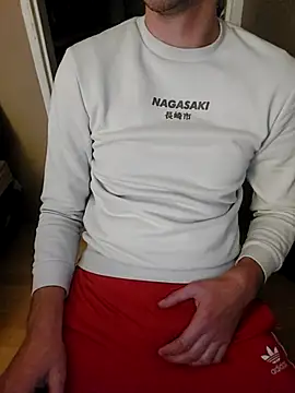 MlodyDres online show from 10-10-25, 04:39