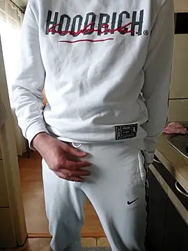 MlodyDres online show from 10-26-25, 07:25