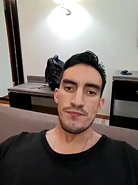 Snapshot of TommyMomentum chatting on 11-26-25, 02:23 TommyMomentum online show from 11-26-25, 02:23