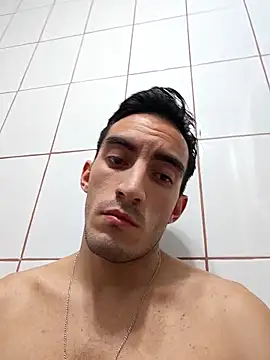 Snapshot of TommyMomentum chatting on 12-05-25, 03:37 TommyMomentum online show from 12-05-25, 03:37