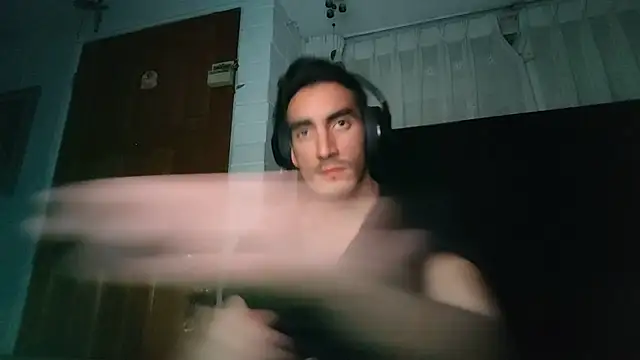 Snapshot of TommyMomentum chatting on 12-15-25, 05:55 TommyMomentum online show from 12-15-25, 05:55