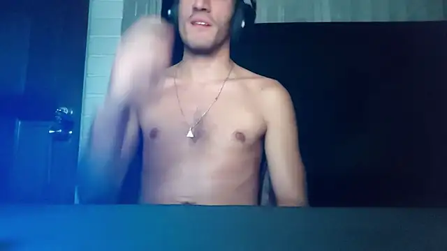 Snapshot of TommyMomentum chatting on 02-12-26, 04:40 TommyMomentum online show from 02-12-26, 04:40