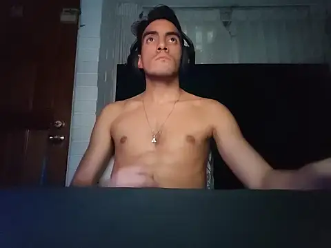 Snapshot of TommyMomentum chatting on 03-17-26, 04:39 TommyMomentum online show from 03-17-26, 04:39