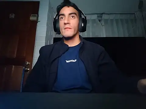 Snapshot of TommyMomentum chatting on 03-20-26, 06:18 TommyMomentum online show from 03-20-26, 06:18