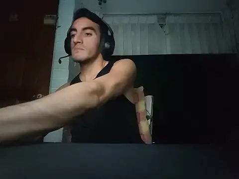 Snapshot of TommyMomentum chatting on 03-26-26, 04:51 TommyMomentum online show from 03-26-26, 04:51