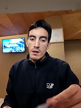 Snapshot of TommyMomentum chatting on 03-28-26, 03:17 TommyMomentum online show from 03-28-26, 03:17