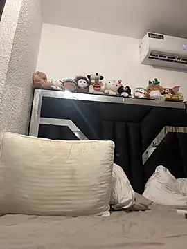 Snapshot of Sexifantasia chatting on 03-03-26, 02:39 Sexifantasia online show from 03-03-26, 02:39