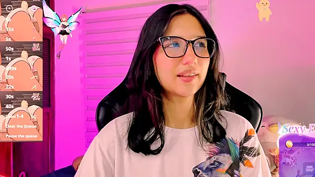 Snapshot of Luniverse chatting on 03-06-25, 11:42 Luniverse online show from 03-06-25, 11:42