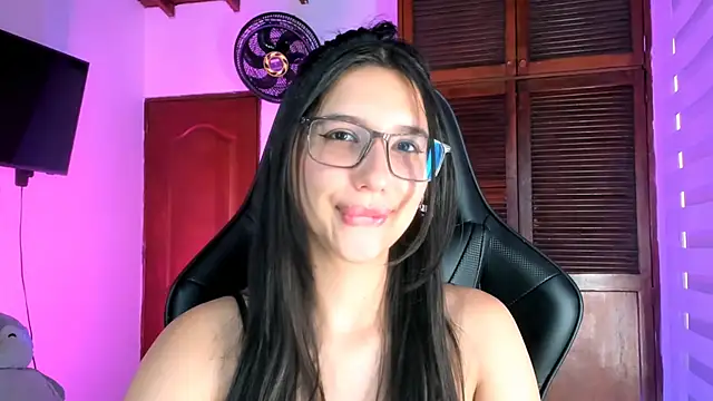 Snapshot of Luniverse chatting on 11-05-25, 08:42 Luniverse online show from 11-05-25, 08:42