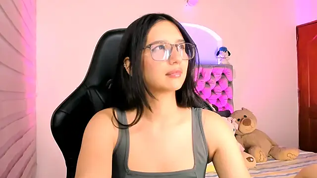 Snapshot of Luniverse chatting on 11-27-25, 10:34 Luniverse online show from 11-27-25, 10:34