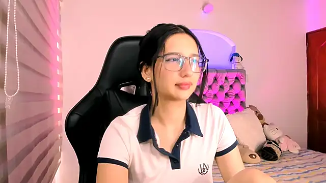 Snapshot of Luniverse chatting on 12-02-25, 08:37 Luniverse online show from 12-02-25, 08:37