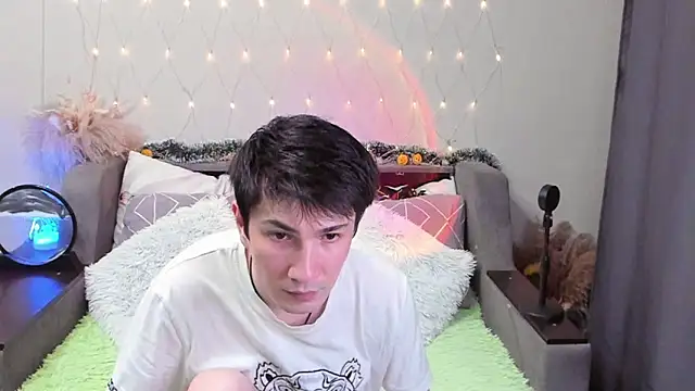 Yumi steve online show from 11-04-25, 05:23