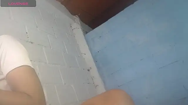 Snapshot of jasminne_ chatting on 10-22-25, 04:51 jasminne online show from 10-22-25, 04:51