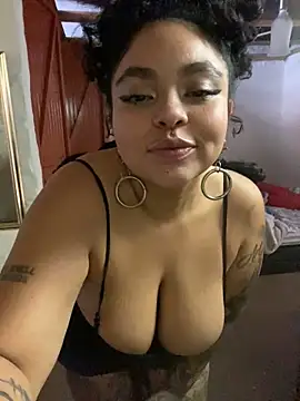 Snapshot of PrincessLauren420 chatting on 02-19-25, 06:32 PrincessLauren420 online show from 02-19-25, 06:32