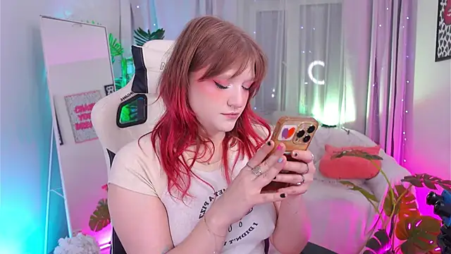 Snapshot of Crazy_Wine chatting on 10-23-25, 09:35 Crazy Wine online show from 10-23-25, 09:35