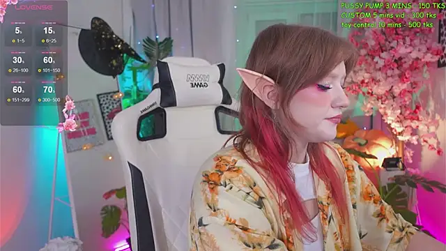 Snapshot of Crazy_Wine chatting on 10-28-25, 11:07 Crazy Wine online show from 10-28-25, 11:07