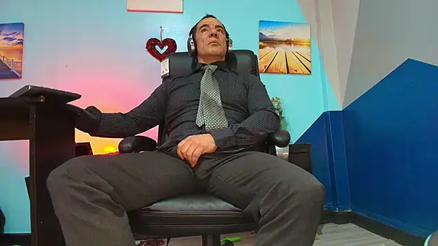 Snapshot of juanses_n_toro chatting on 10-17-25, 01:25 juanses n toro online show from 10-17-25, 01:25