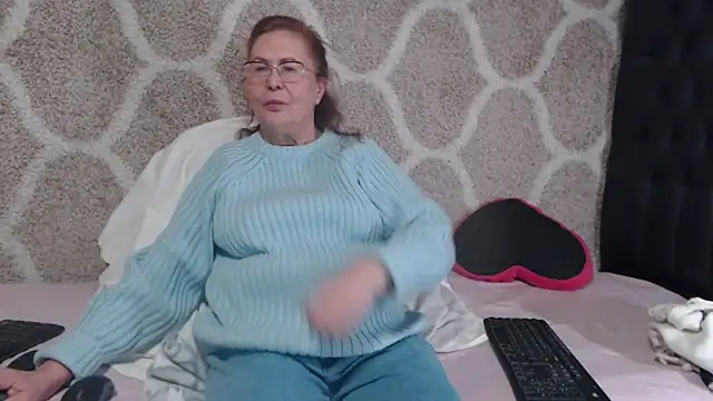 Hottie-Mom online show from 02-07-26, 11:25