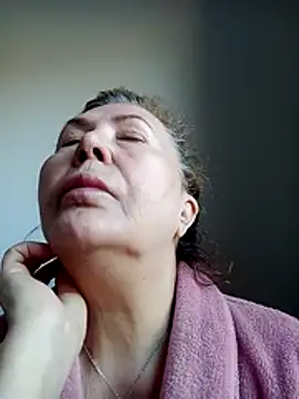 Hottie-Mom online show from 04-11-26, 08:18