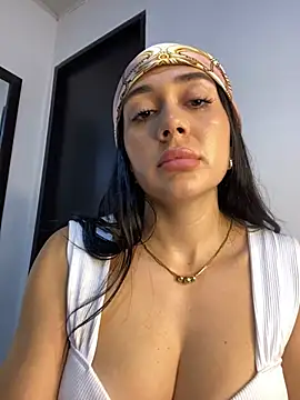 LaanaCooper online show from 02-15-25, 07:50