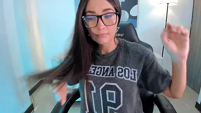 SaraParker  online show from 12-19-25, 10:39