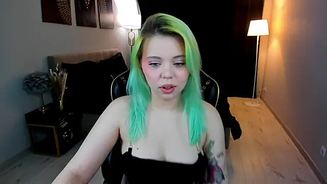 Snapshot of EnergyBunny_1 chatting on 11-08-25, 06:18 EnergyBunny 1 online show from 11-08-25, 06:18