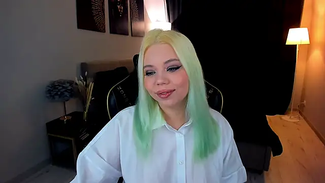 Snapshot of EnergyBunny_1 chatting on 11-18-25, 07:40 EnergyBunny 1 online show from 11-18-25, 07:40