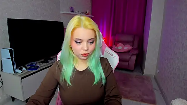 Snapshot of EnergyBunny_1 chatting on 11-22-25, 05:23 EnergyBunny 1 online show from 11-22-25, 05:23