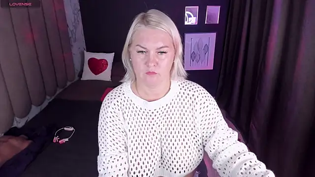 YolandaKiss online show from 10-06-25, 08:17