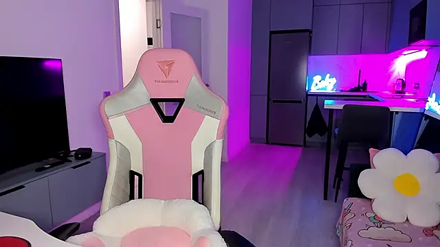 Snapshot of wow_lovie chatting on 02-11-26, 04:28 wow lovie online show from 02-11-26, 04:28